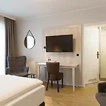 Koopmanns Und Laedchen Hotel