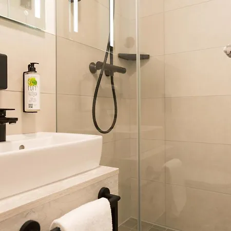 Koopmanns Und Laedchen Hotel