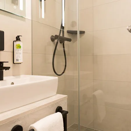 Koopmanns Und Laedchen Hotel