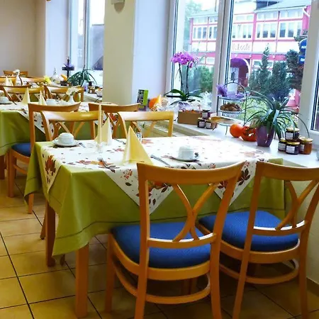 Koopmanns Und Laedchen Hotel