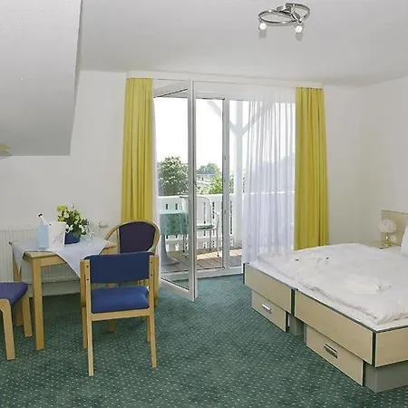 Hotel Koopmanns Und Laedchen Goehren (Ruegen)